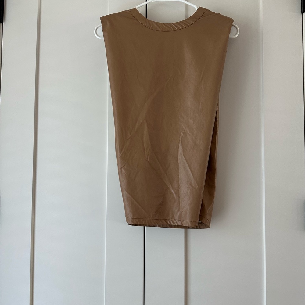 Faux Leather‎ sleeveless shirt with shoulder pads. LeLis S